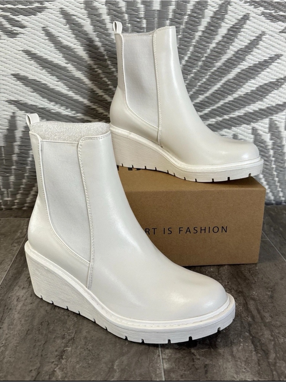 IDIFU White Chunky Platform Chelsea Wedge Boots Size 8